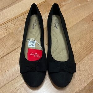 Brand new women’s black flats size 12